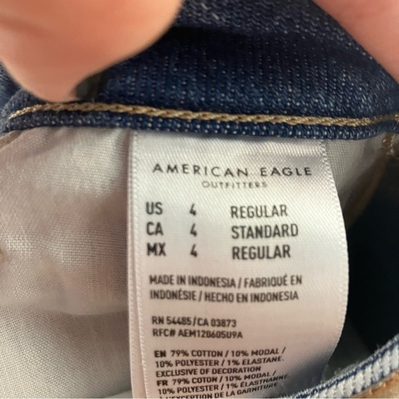 American Eagle Outfitters distressed destroyed mom jeans size 4 regular - Picture 6 of 8